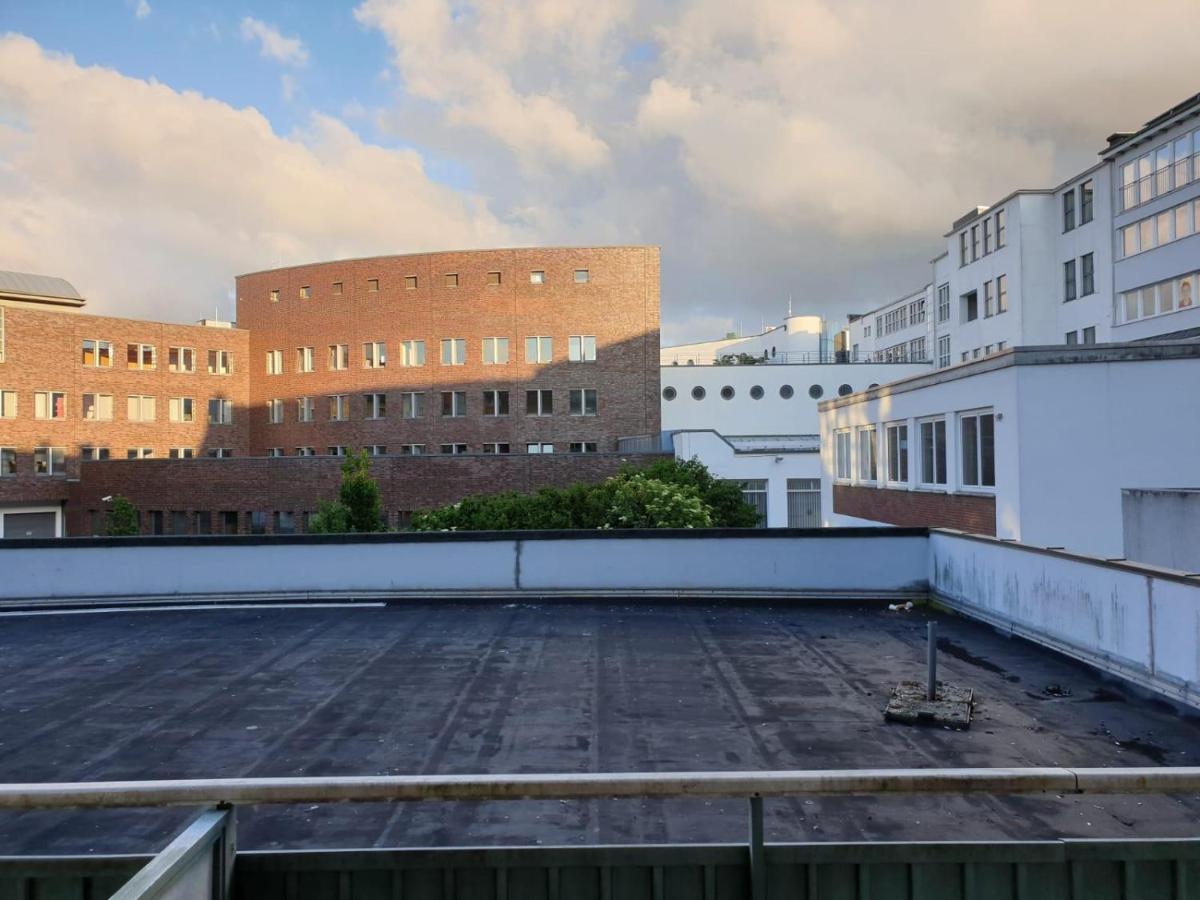 1,5 Z Apartment mit Balkon direkt am Hauptbahnhof Neumunster Bagian luar foto