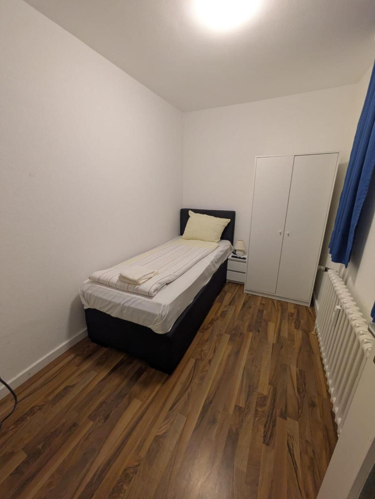 1,5 Z Apartment mit Balkon direkt am Hauptbahnhof Neumunster Bagian luar foto