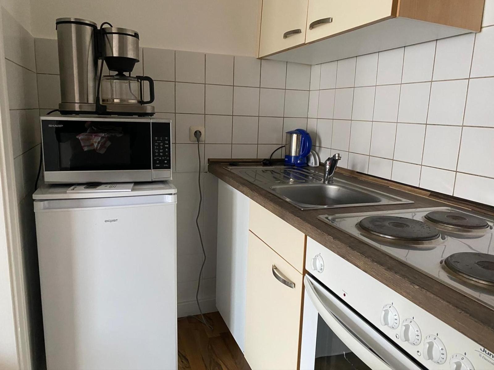 1,5 Z Apartment mit Balkon direkt am Hauptbahnhof Neumunster Bagian luar foto