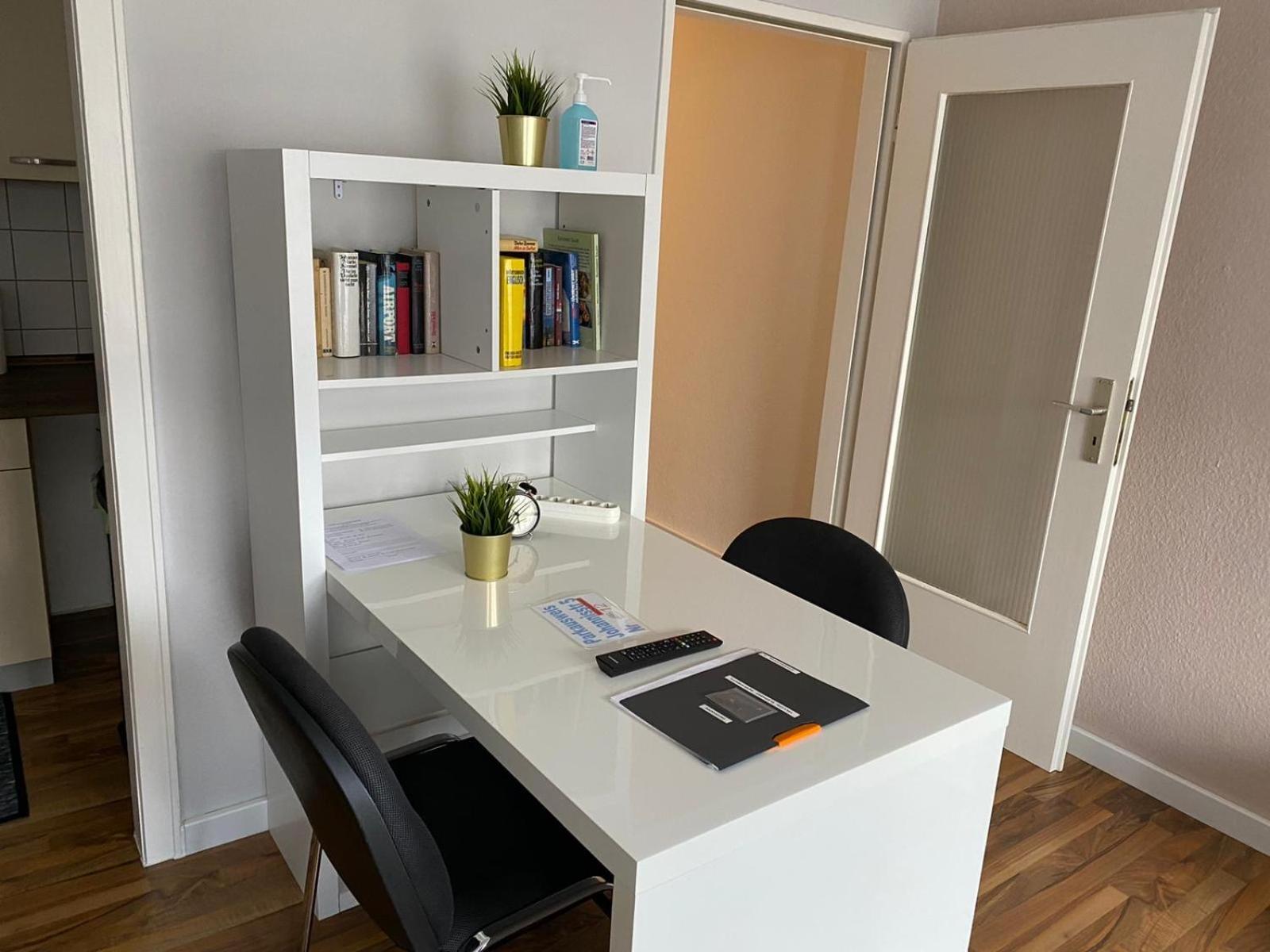 1,5 Z Apartment mit Balkon direkt am Hauptbahnhof Neumunster Bagian luar foto